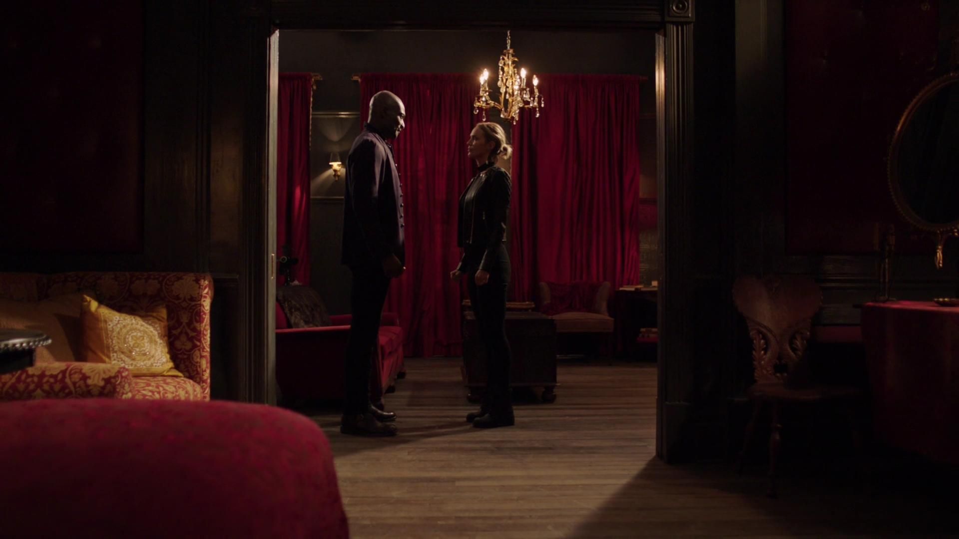 MidnightTexas-S02E02-269.jpg