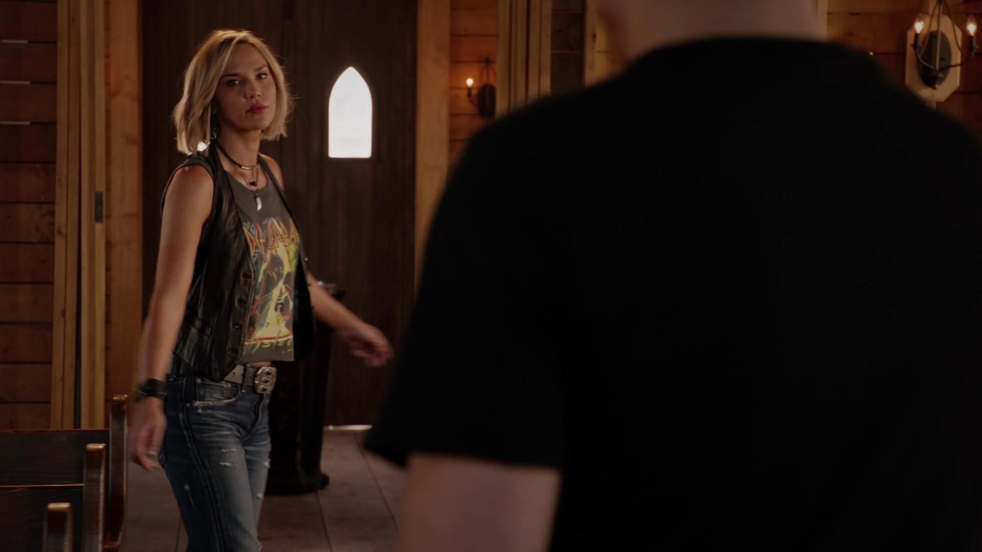 MidnightTexas-S02E03-045.jpg