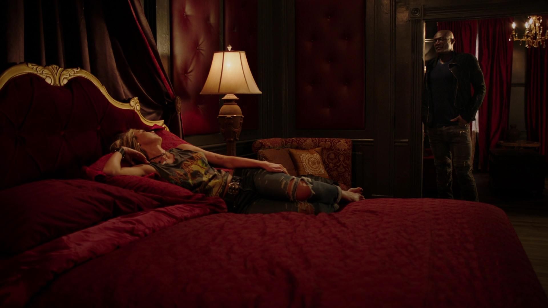 MidnightTexas-S02E03-152.jpg