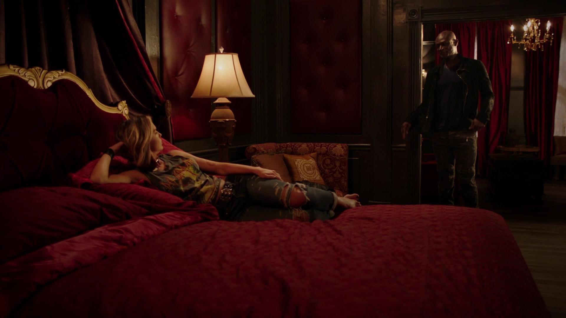 MidnightTexas-S02E03-154.jpg