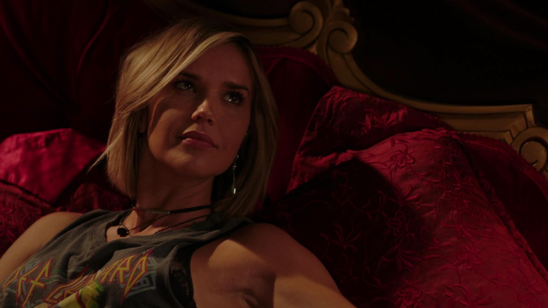 MidnightTexas-S02E03-169.jpg