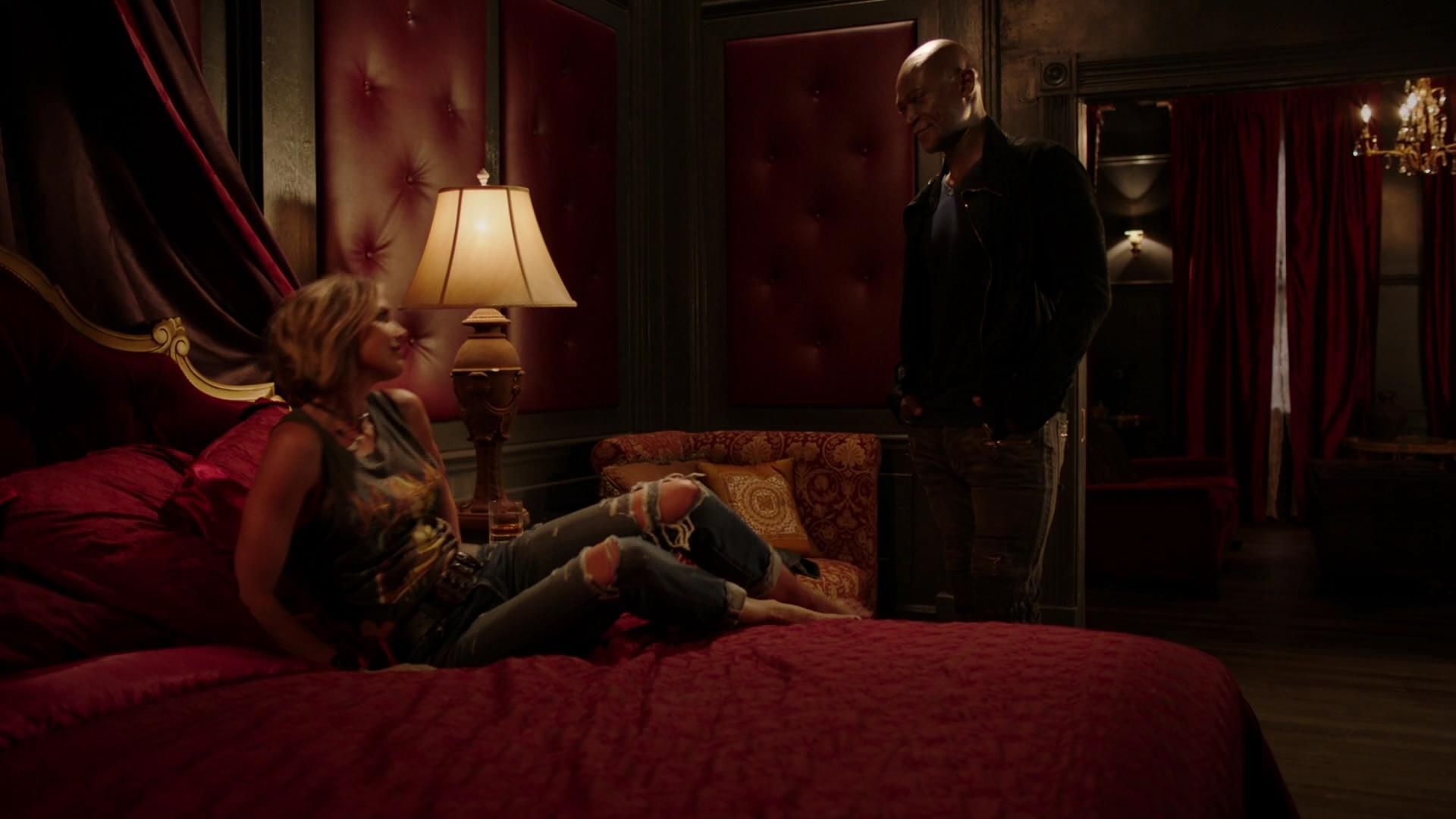 MidnightTexas-S02E03-173.jpg