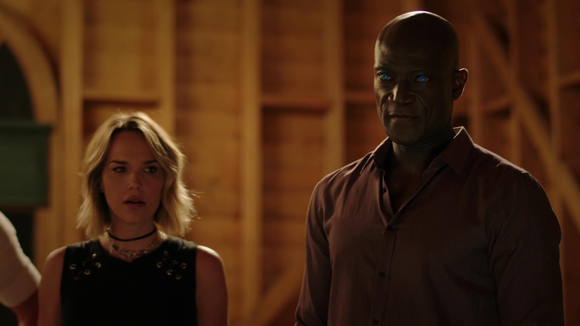 MidnightTexas-S02E04-015.jpg