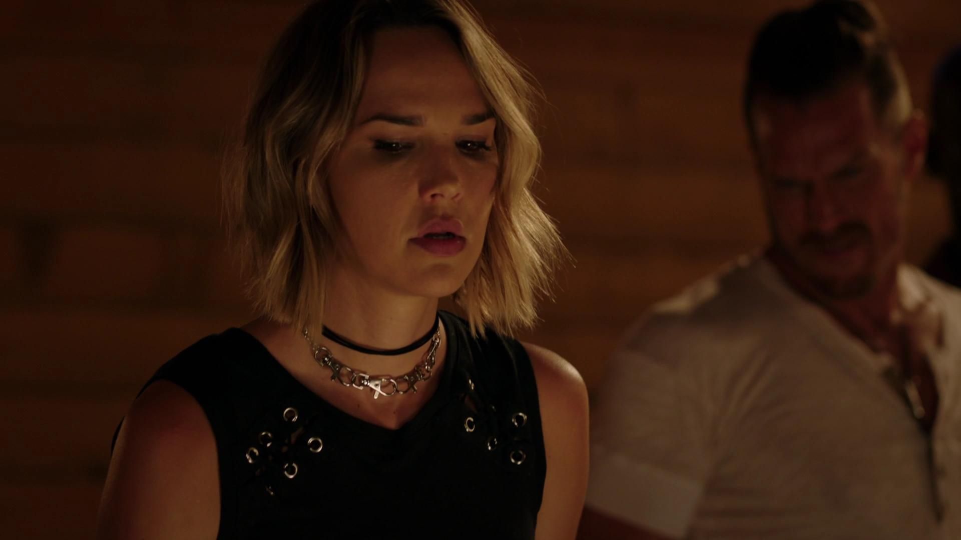 MidnightTexas-S02E04-033.jpg