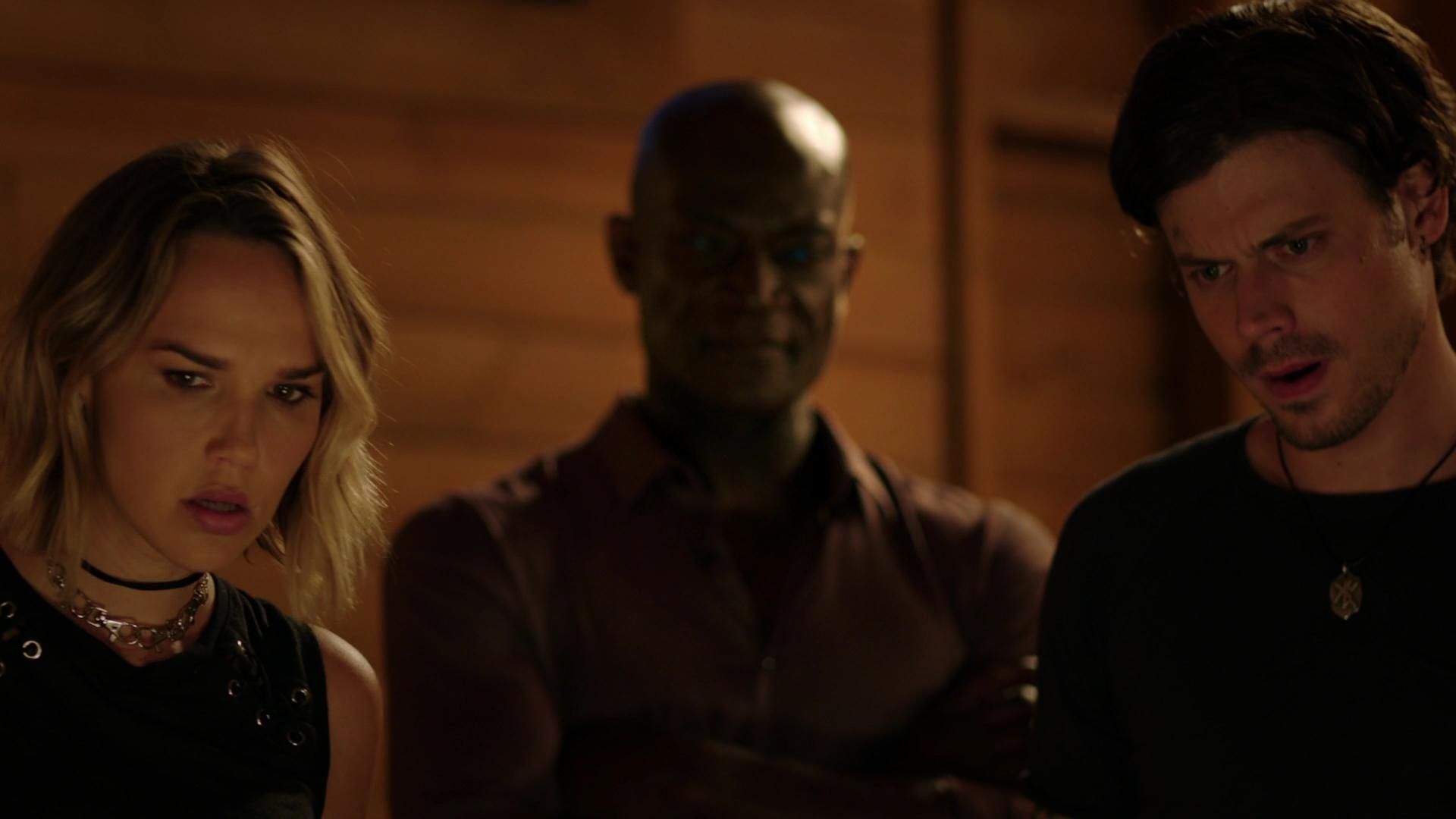 MidnightTexas-S02E04-039.jpg