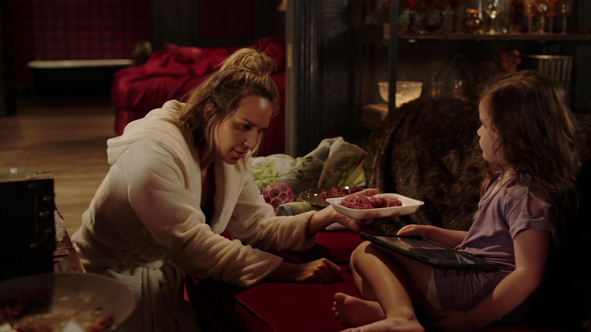 MidnightTexas-S02E04-091.jpg
