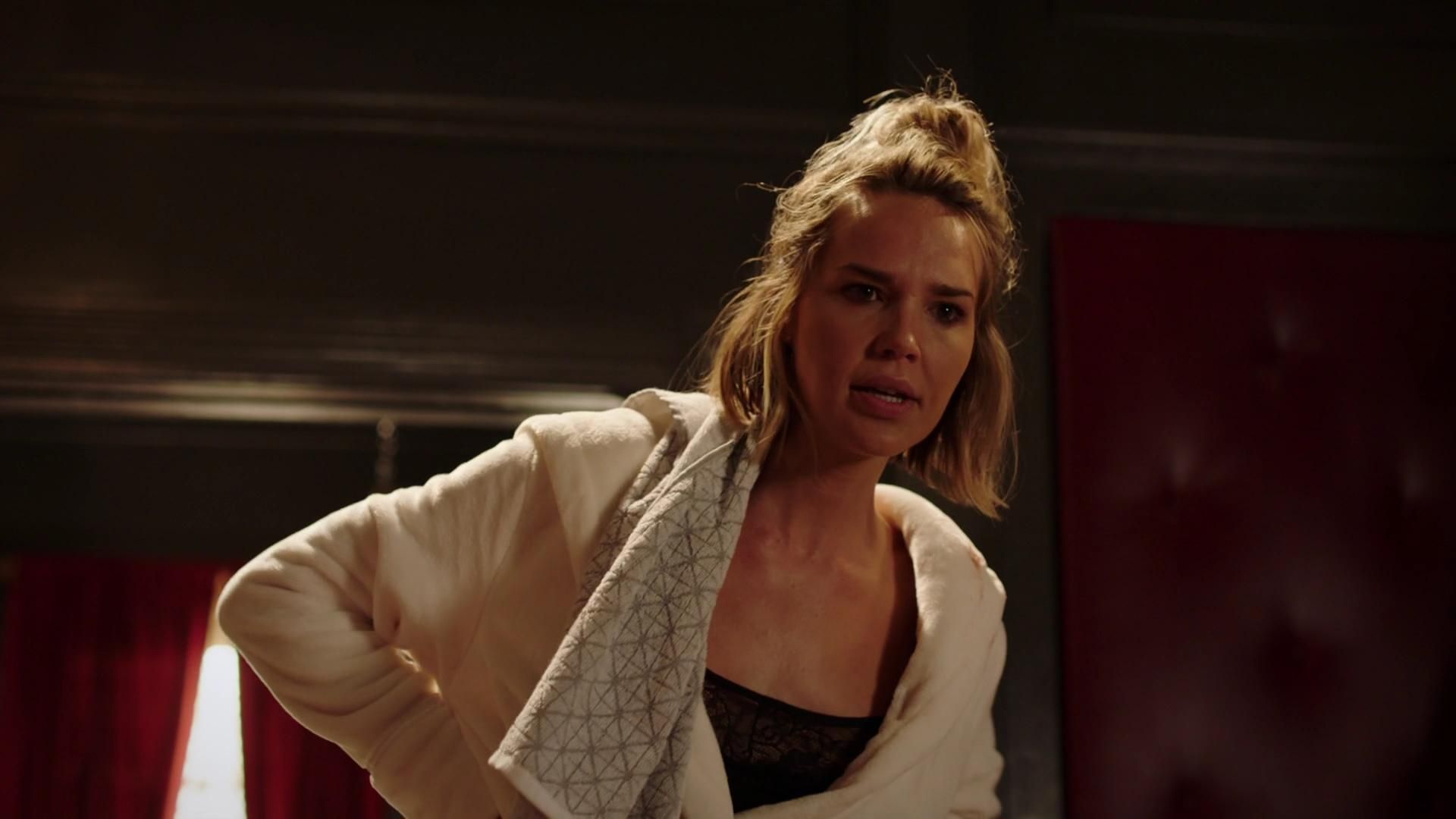 MidnightTexas-S02E04-112.jpg
