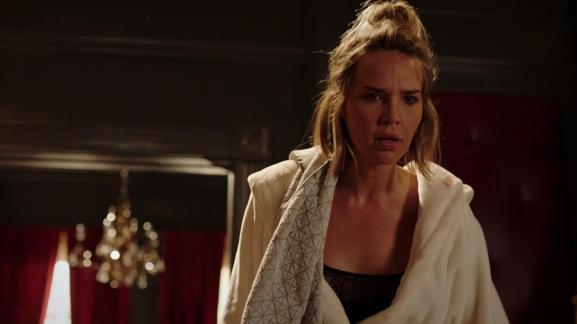 MidnightTexas-S02E04-113.jpg