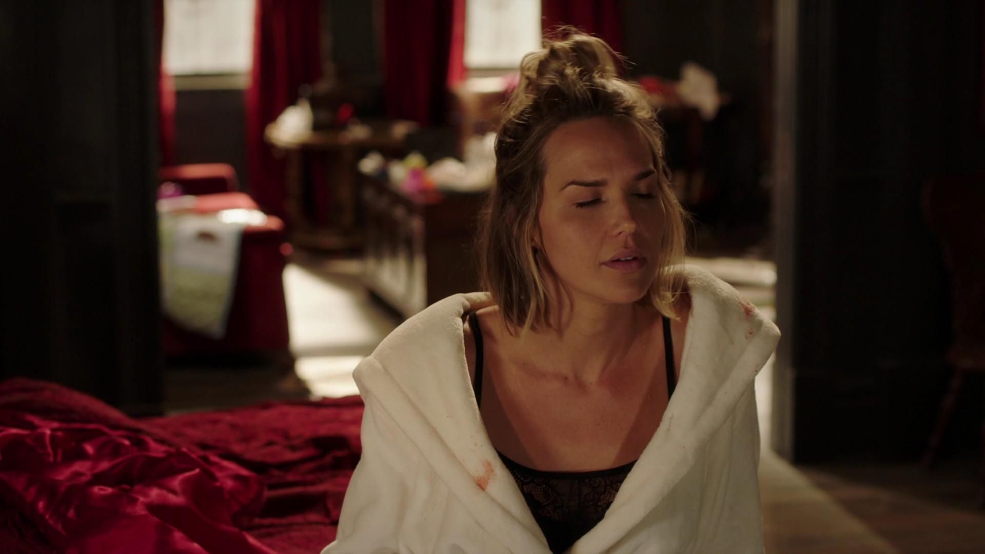 MidnightTexas-S02E04-163.jpg