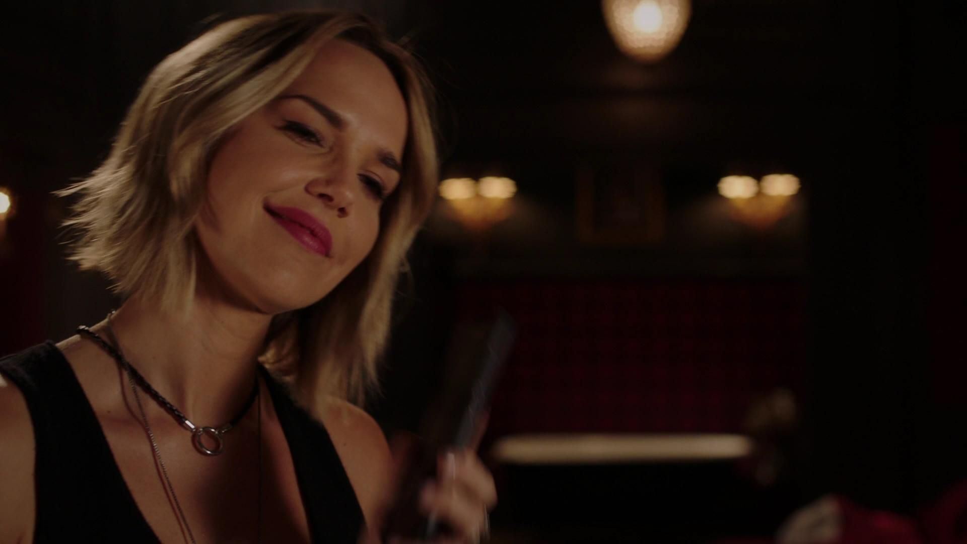 MidnightTexas-S02E04-203.jpg