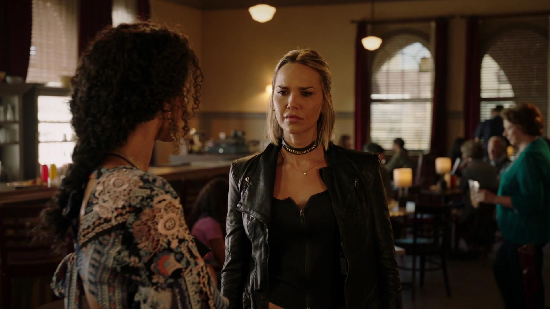 MidnightTexas-S02E04-301.jpg