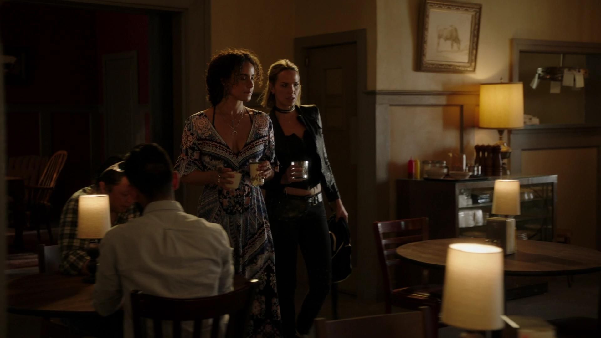 MidnightTexas-S02E04-351.jpg