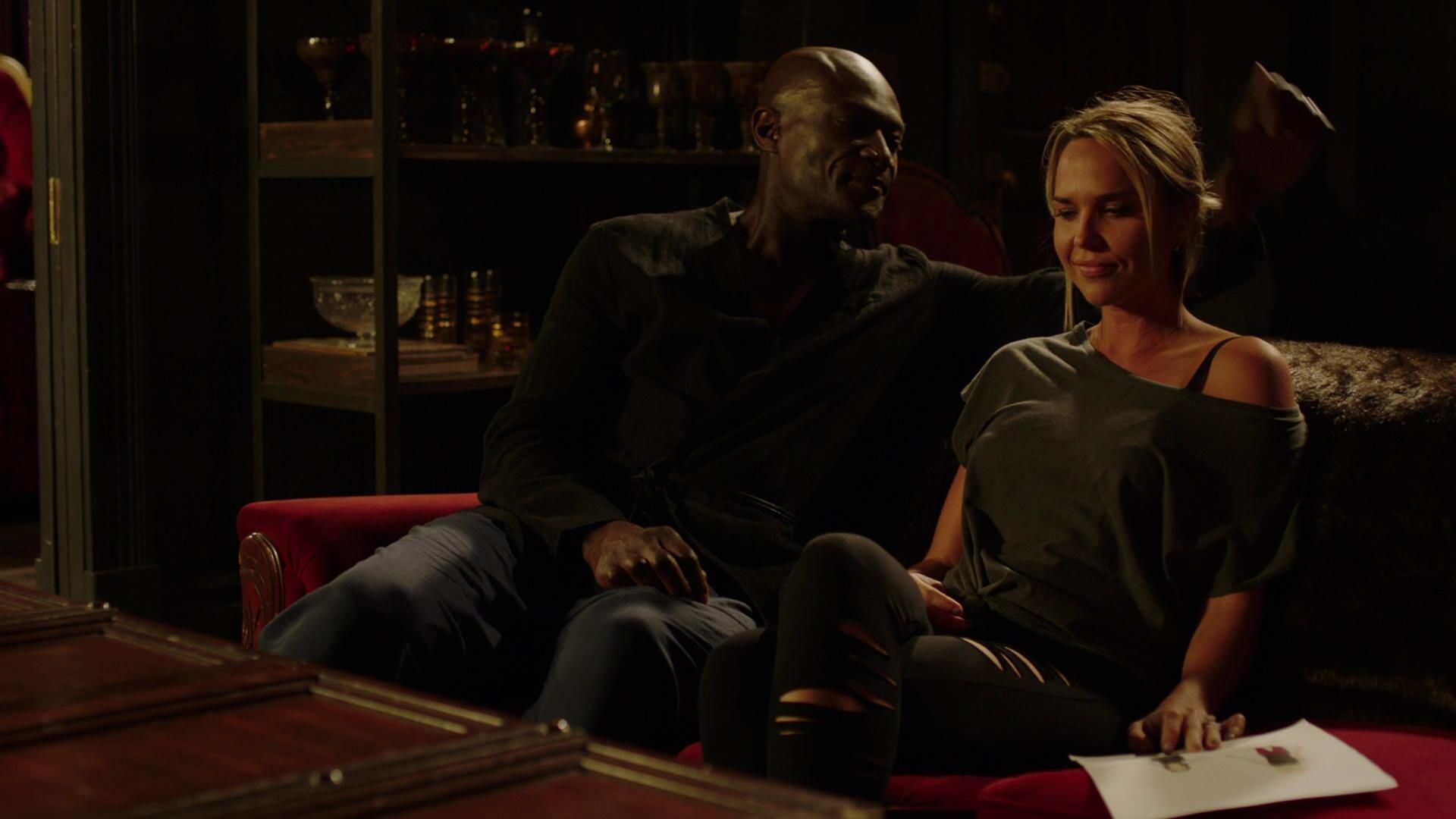 MidnightTexas-S02E04-517.jpg