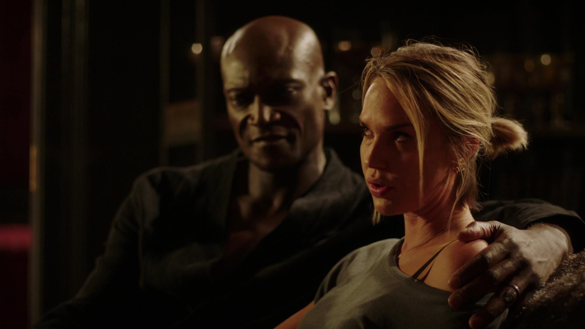 MidnightTexas-S02E04-540.jpg