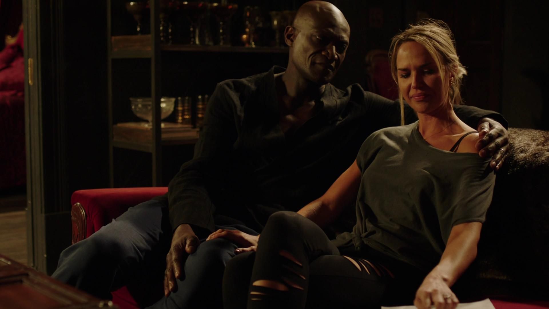 MidnightTexas-S02E04-550.jpg