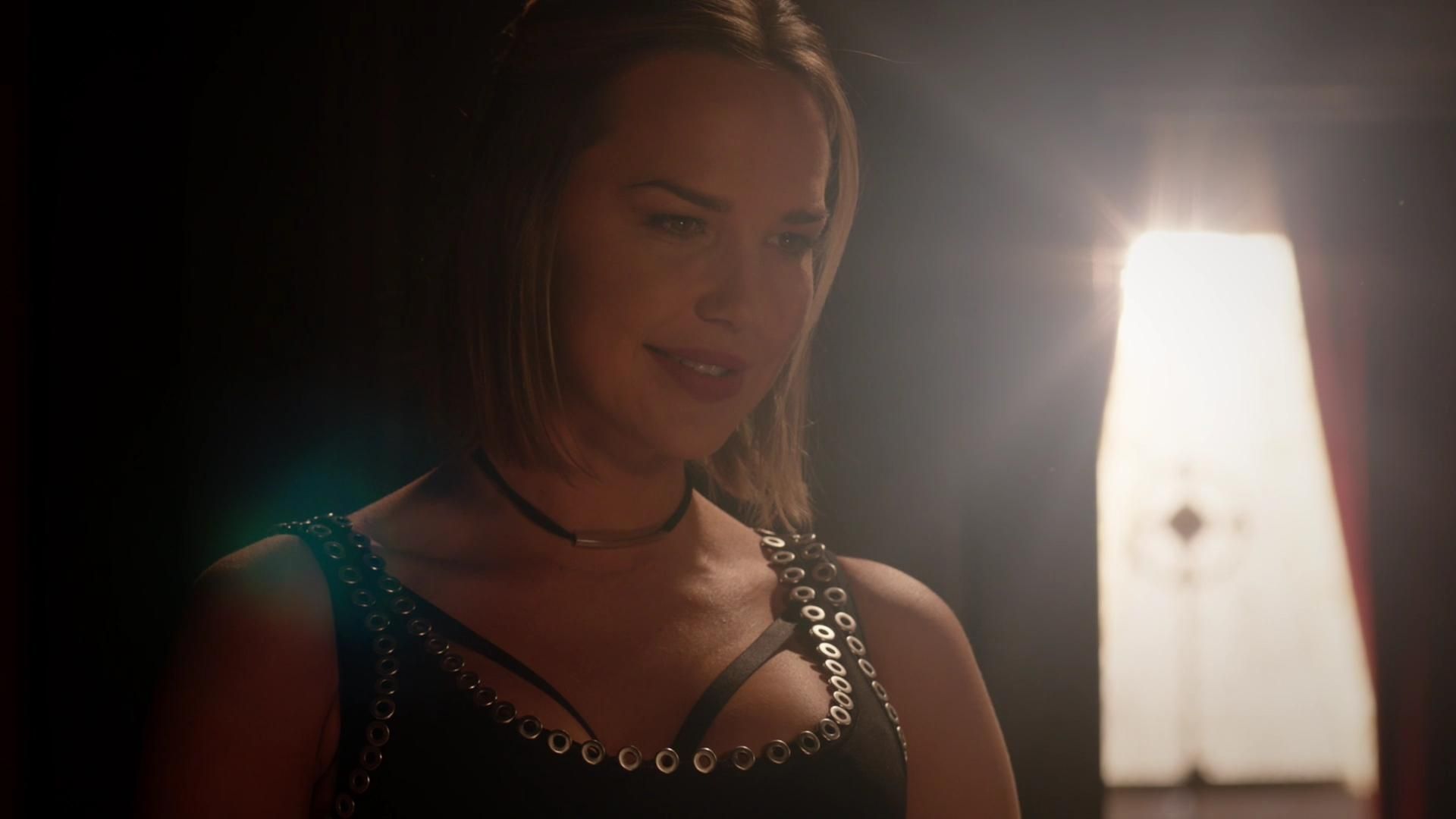 MidnightTexas-S02E05-014.jpg