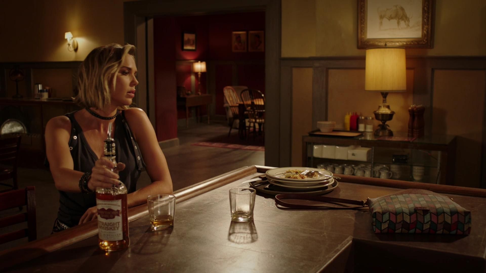 MidnightTexas-S02E05-151.jpg
