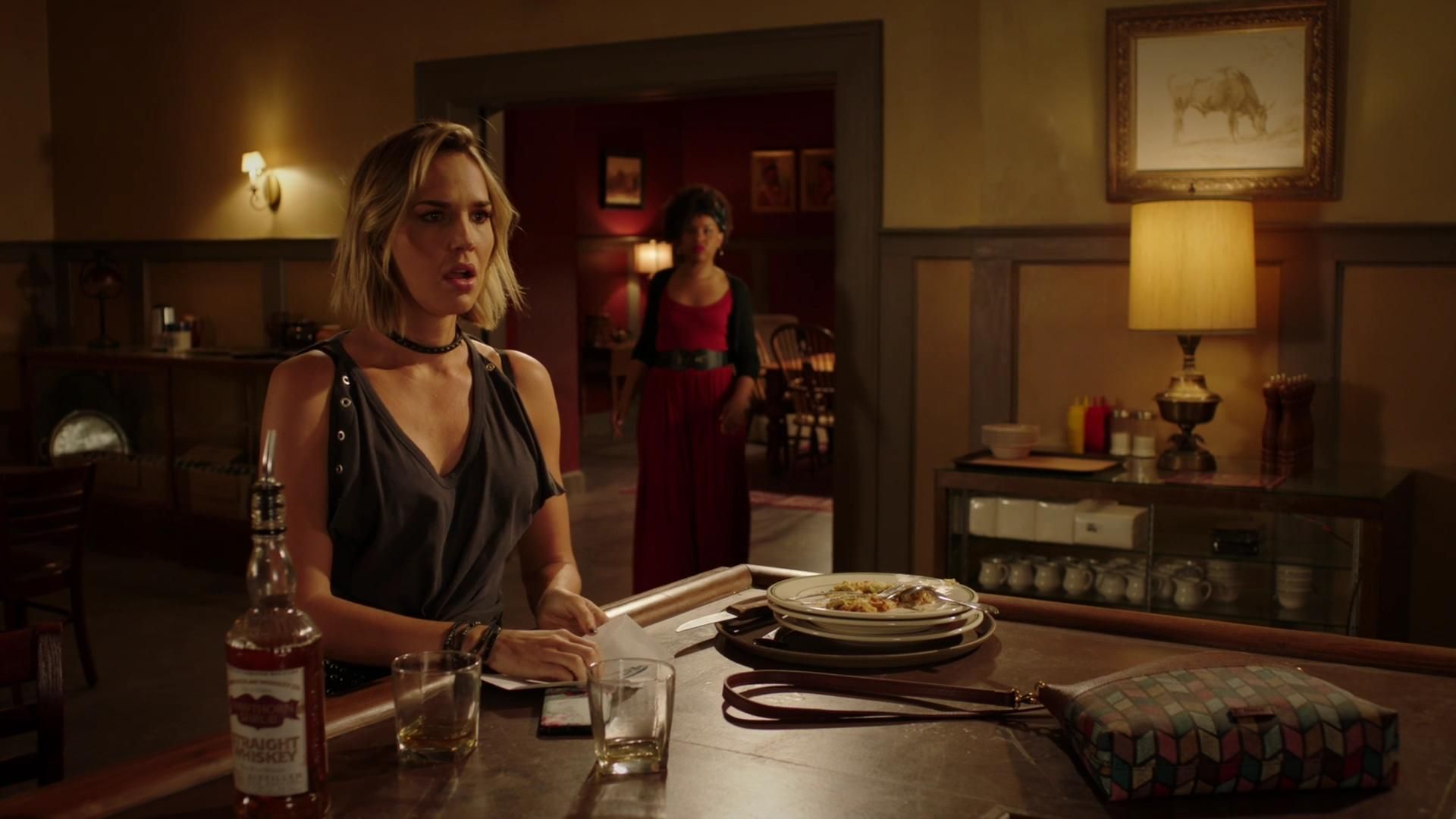 MidnightTexas-S02E05-155.jpg