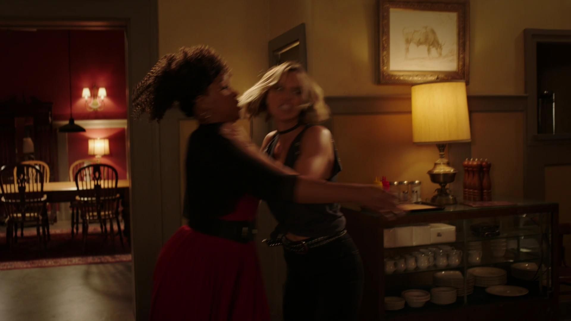 MidnightTexas-S02E05-158.jpg