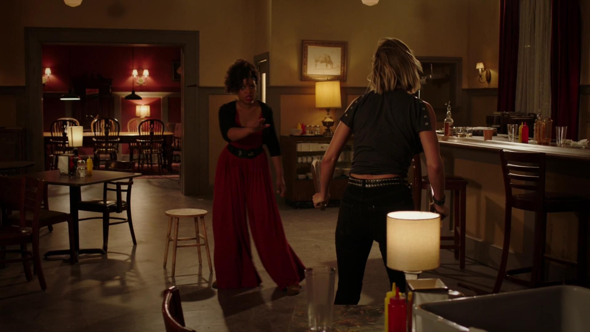 MidnightTexas-S02E05-165.jpg