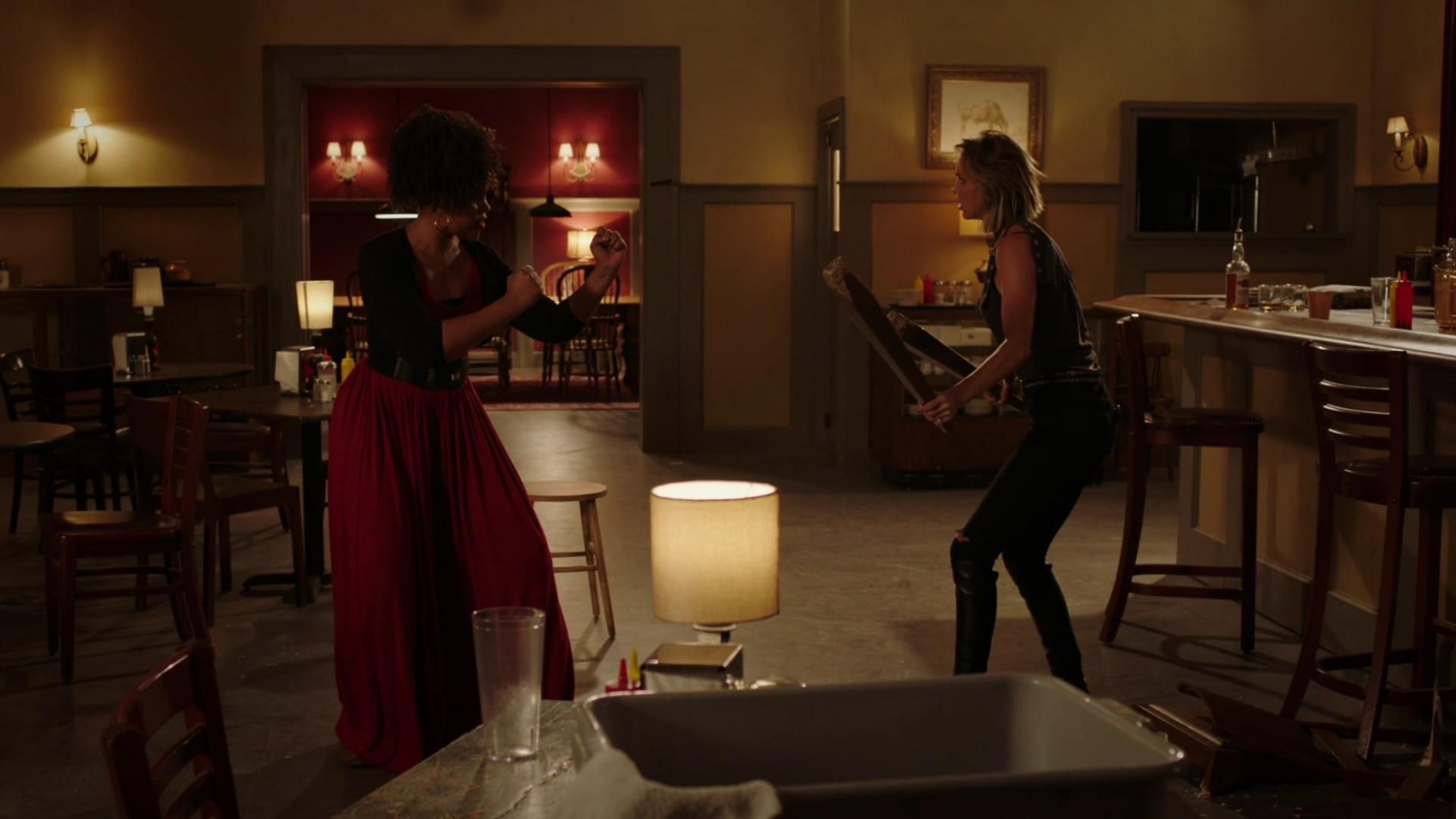 MidnightTexas-S02E05-168.jpg