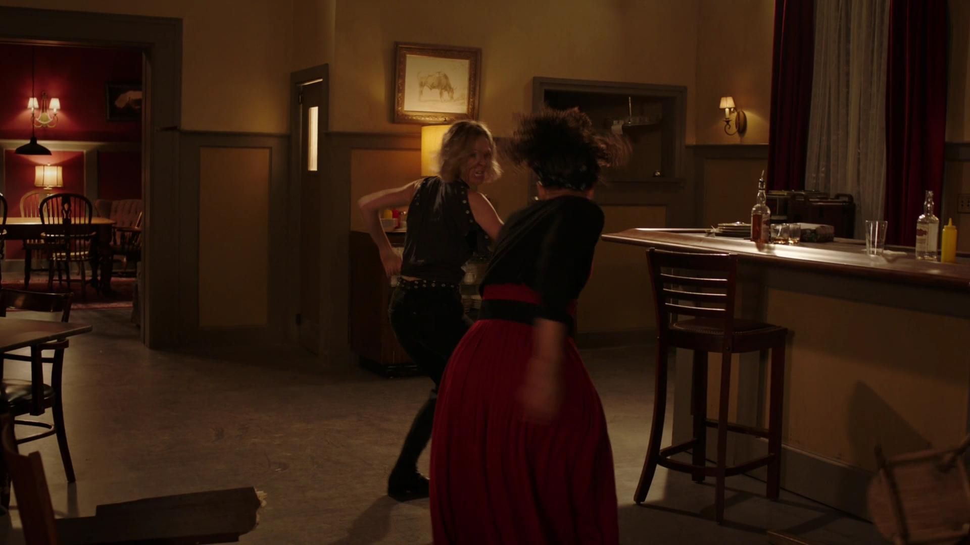 MidnightTexas-S02E05-171.jpg