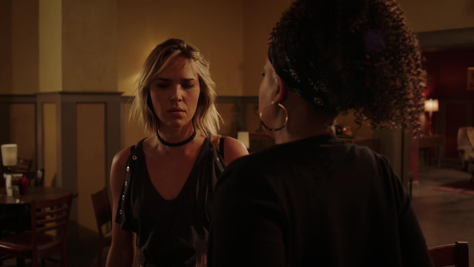 MidnightTexas-S02E05-204.jpg