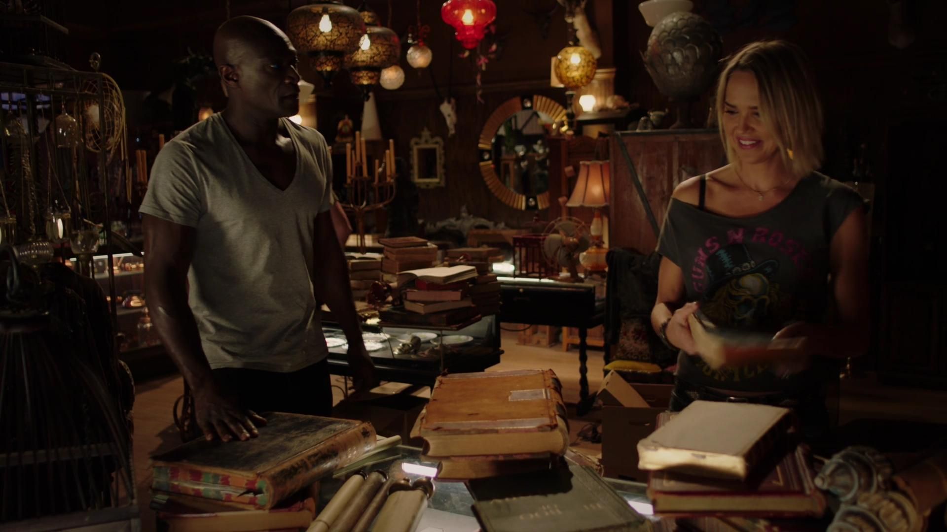 MidnightTexas-S02E07-078.jpg