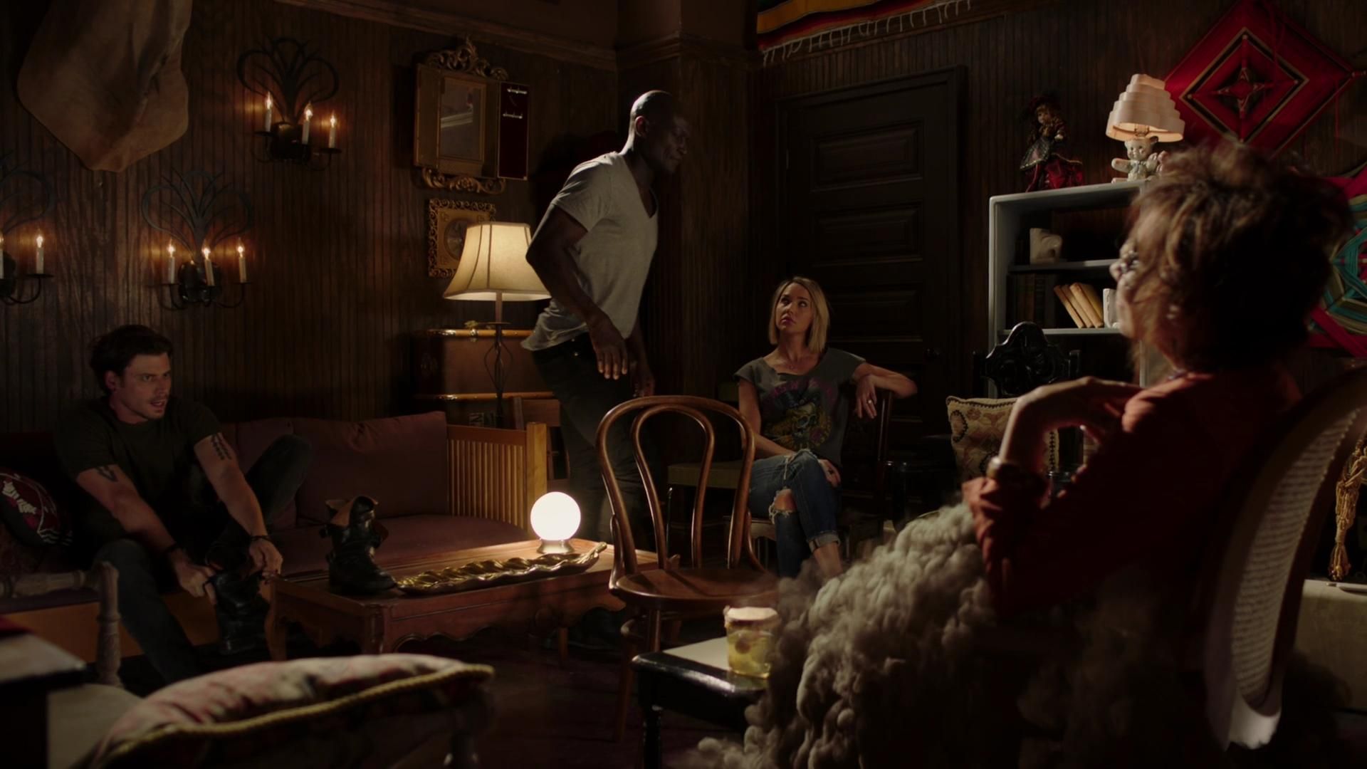 MidnightTexas-S02E07-139.jpg