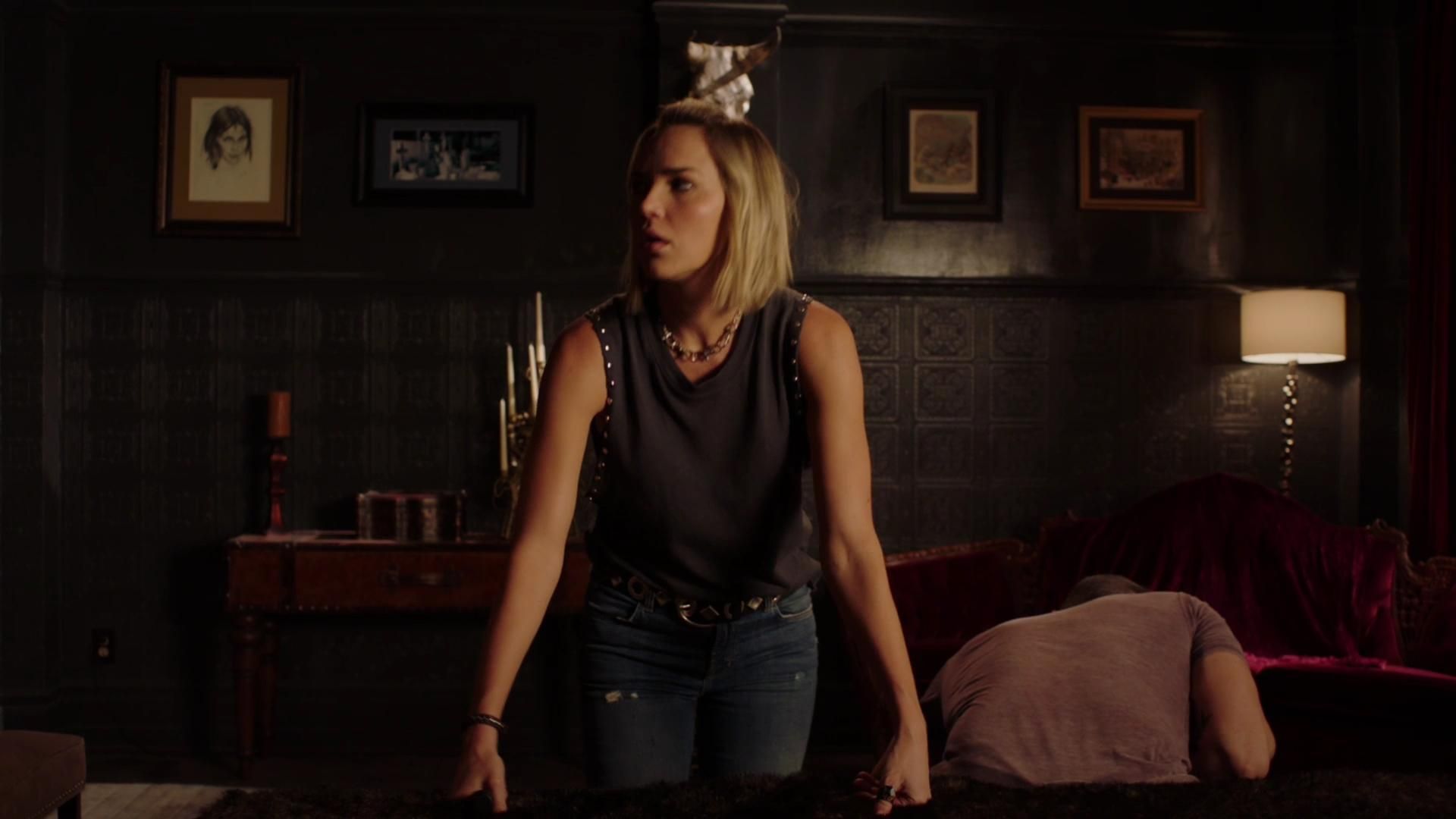 MidnightTexas-S02E08-076.jpg