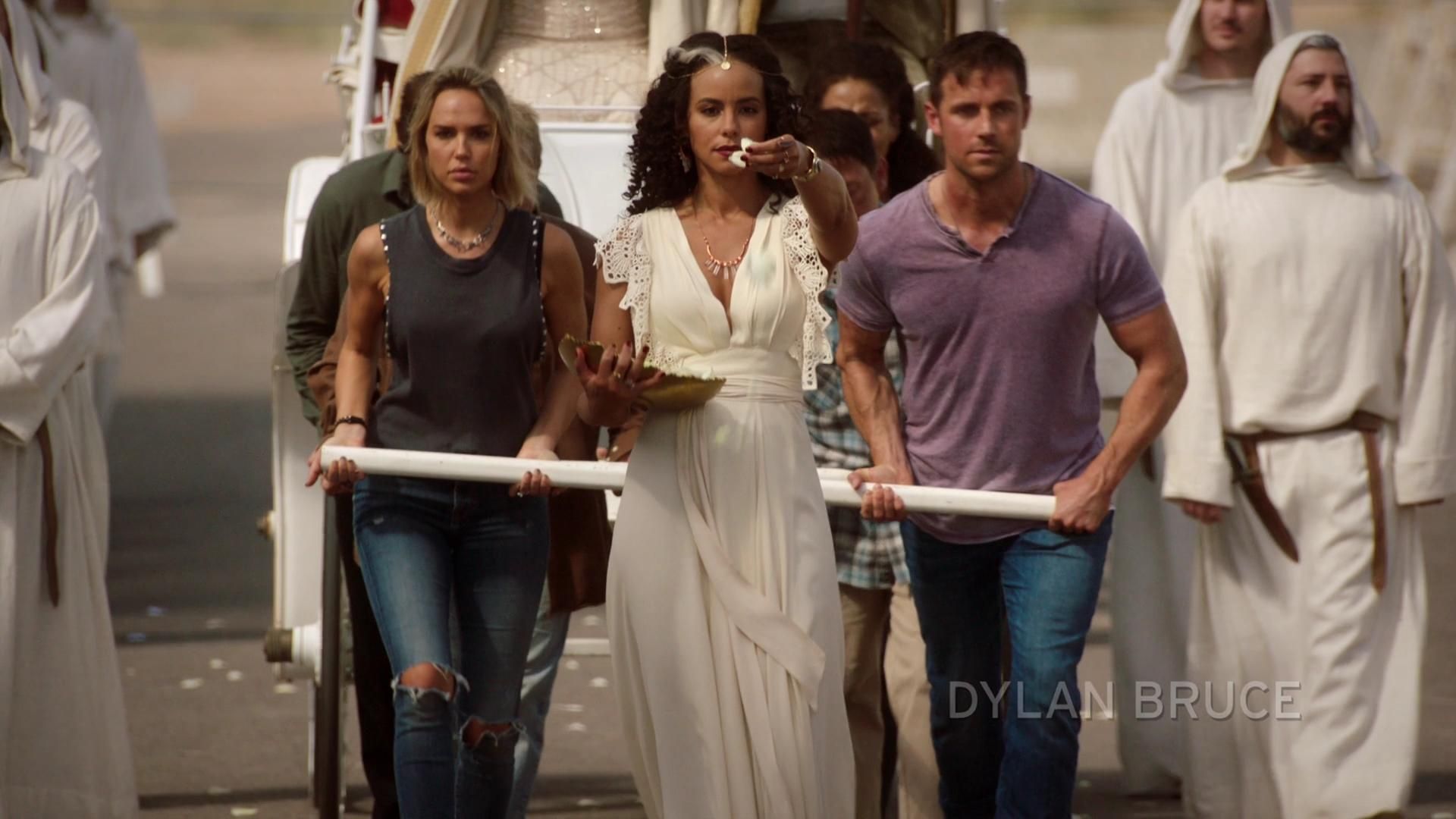 MidnightTexas-S02E09-022.jpg