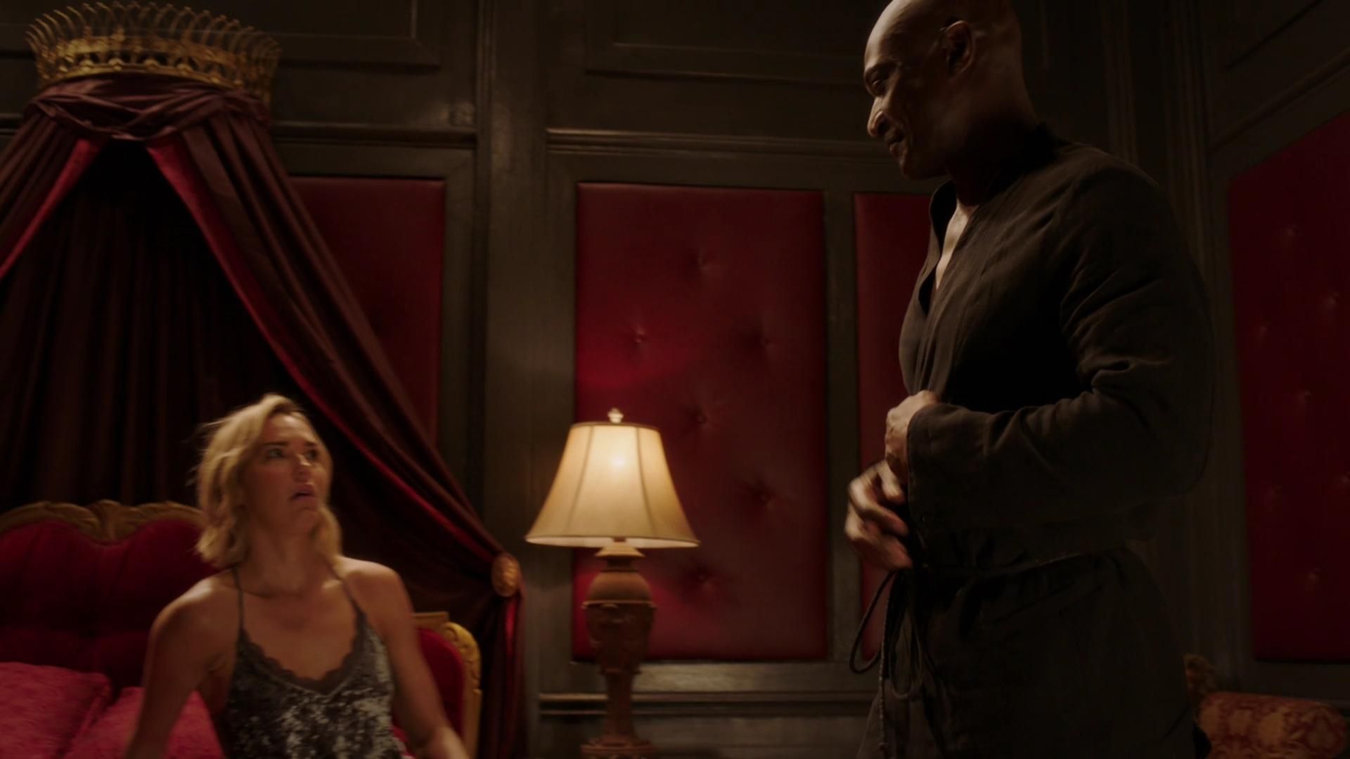 MidnightTexas-S02E09-279.jpg
