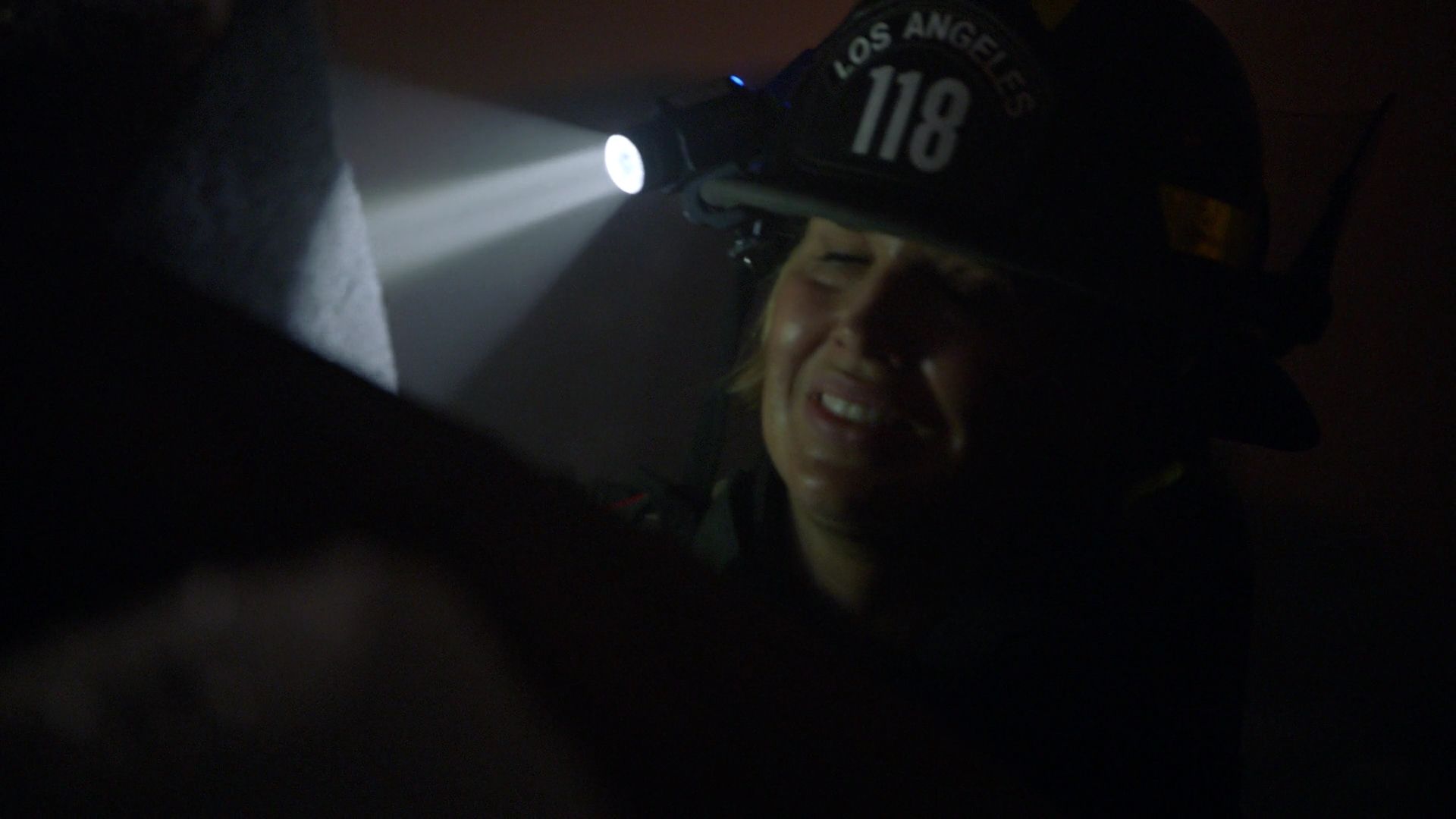 9-1-1-S05E16-050.jpg