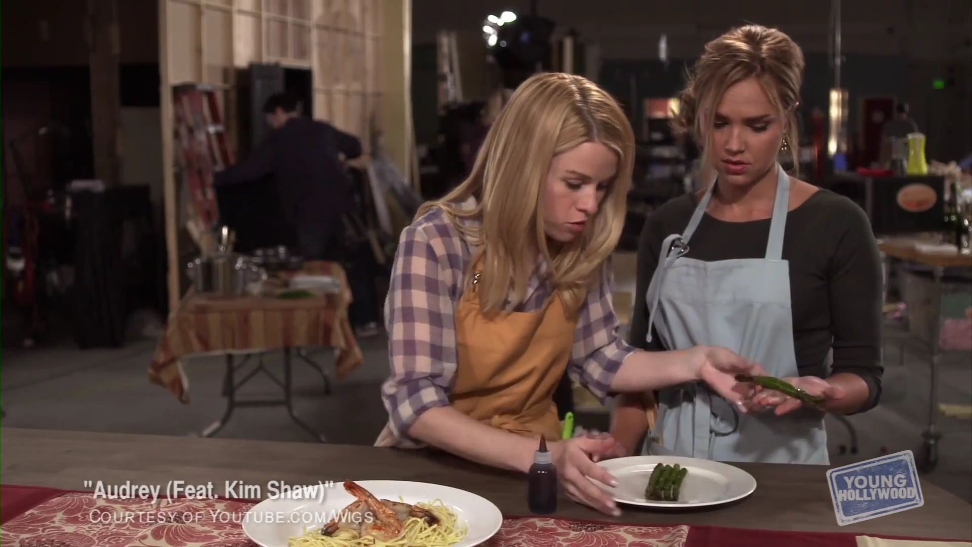 YoungHollywood-11-29-2012_128.jpg